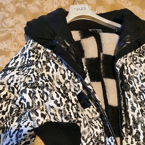Leopard jacket with hood like new, size M