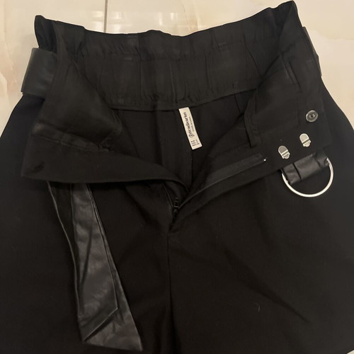 Stradivarius shorts with belt and side pockets, like new, size S