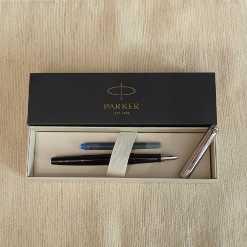Parker Jotter Fountain pen, new with case and blue ink