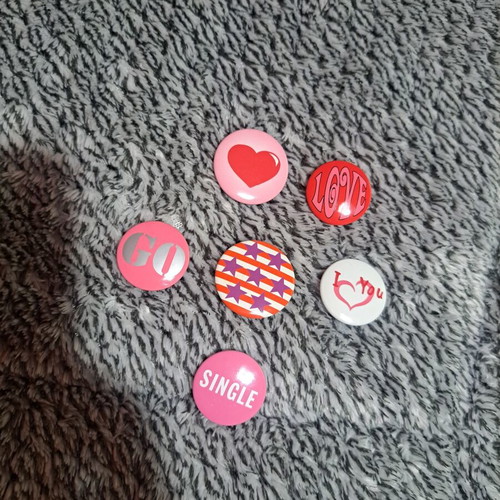 Pins set of 6 like new, colorful