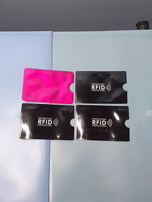 Θήκες κάρτας RFID σαν καινούργιες, σετ 4 τεμαχίων, μαύρο και ρόζ