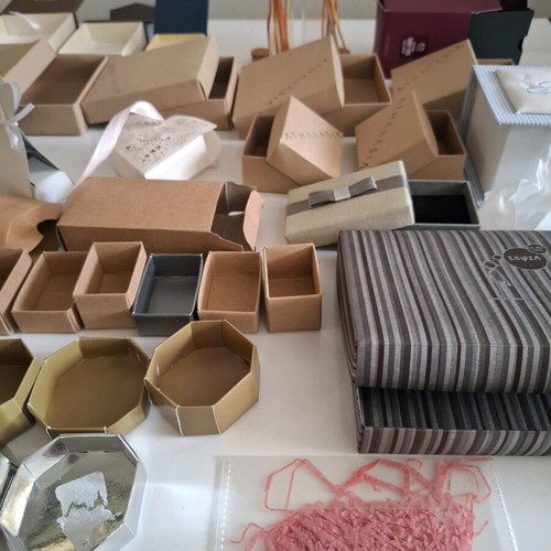 Gift packaging boxes like new