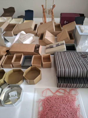 Gift packaging boxes like new