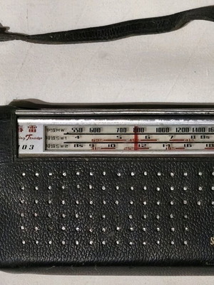 Old radio in excellent condition with nice case, not working