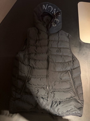 Moncler Nubiera Padded Gillet black, like new, size L