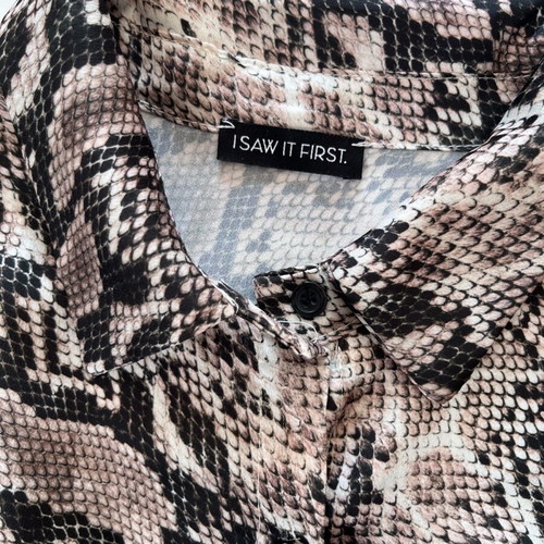 I saw it first shirt with snake print like new, size XL
