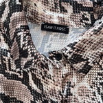 I saw it first shirt with snake print like new, size XL