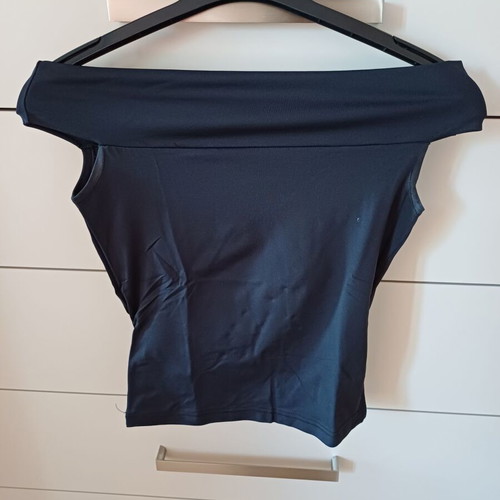 Elastic top with cut-out size small, like new, black
