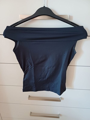 Elastic top with cut-out size small, like new, black