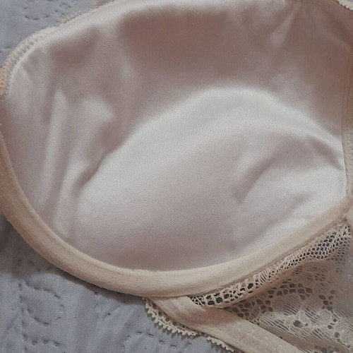 H&M White/Cream Lace Push-Up Bra Size 70B Like New