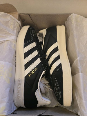 adidas gazelle silver green womens Adidas Gazelle - Black White | The back Wall