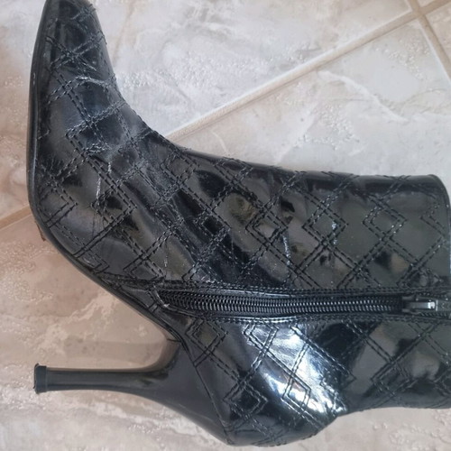 Patent leather ankle boots like new, black, size 37
