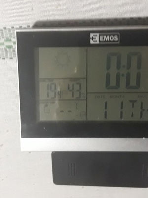 Digital weather stations like new, pack of 2