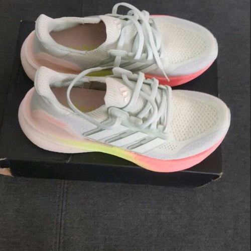 Adidas Ultraboost sneakers like new