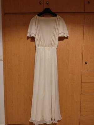 Formal cream dress like new with beautiful details, size M