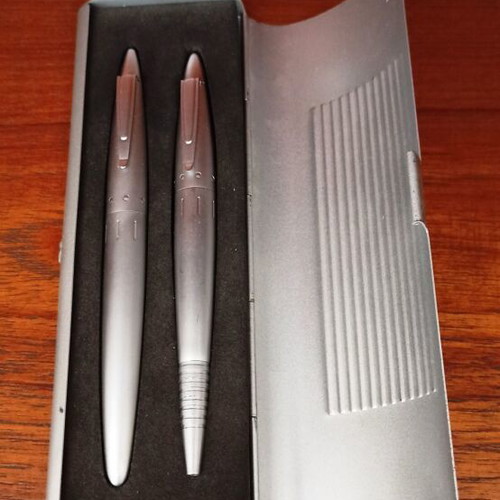 Pen and fountain pen set used in excellent condition