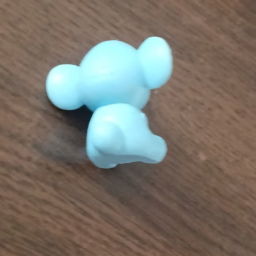 Pokemon Cubchoo figure