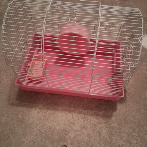 Hamster cage like new with water bottle and food dish