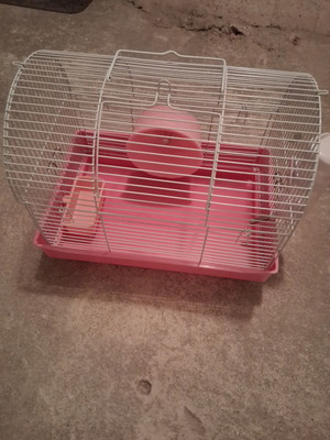 Hamster cage like new with water bottle and food dish