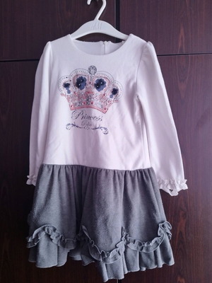 Φόρεμα με μακρύ μανίκι σαν καινούργιο, νούμερο 5, άσπρο και γκρι