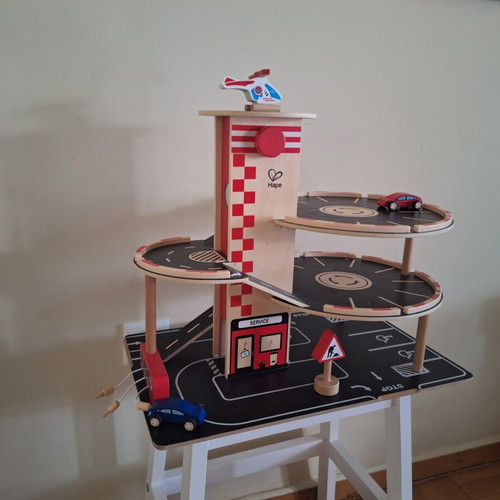 Hape wooden three-level car garage with elevator and vehicles