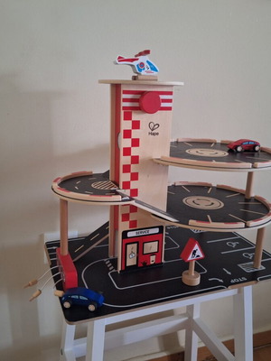 Hape wooden three-level car garage with elevator and vehicles