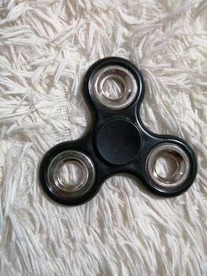 Fidget spinner used, 7.5 x 5.5 cm