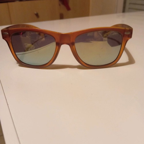 Unisex sunglasses used with brown frame and mirror lenses