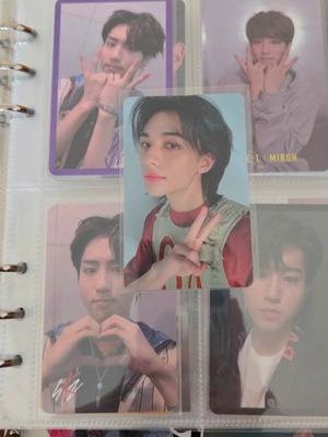 Hyunjin Social Path Limited Edition Type B Photocard like new