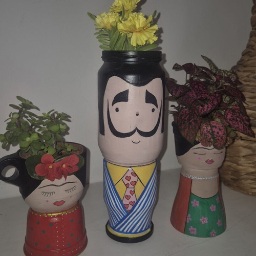 Handmade decorative vases like new, pack or single pieces