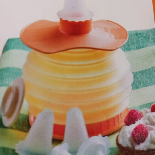 Tupperware Squeeze 450 ml new with 5 pastry cones