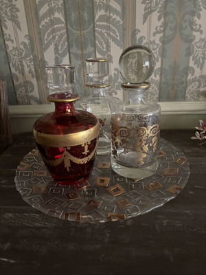 Καράφες αντίκες μεταχειρισμένες με χρυσές λεπτομέρειες, σετ 3 τεμαχίων