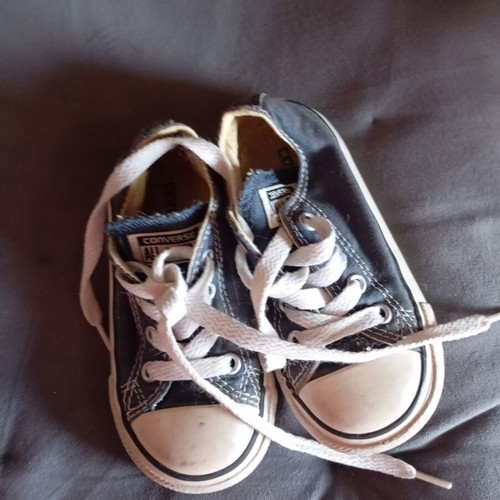 Converse baby shoes size 22 like new