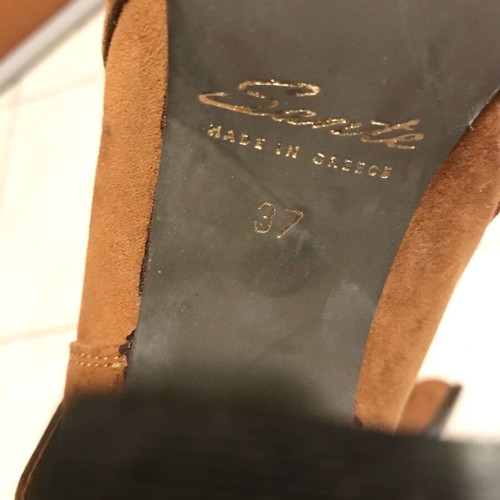 Sante suede ankle boots used with straps and buckles, brown