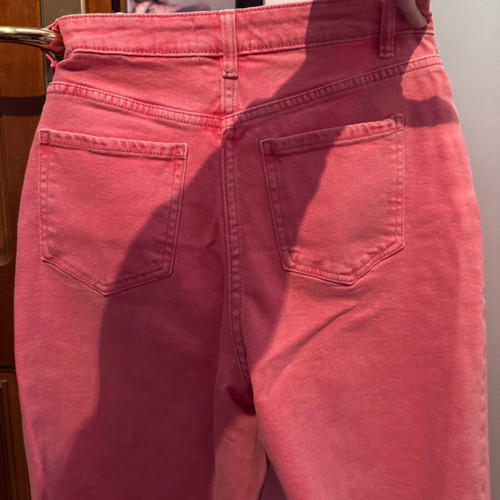 Fuchsia bermuda shorts like new, size 8