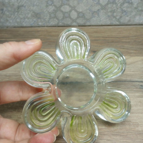 Glass Daisy Tealight Candle Holder like new with green shades