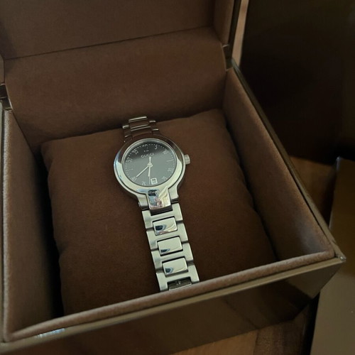 Gucci women's watch silver like new with box and booklet