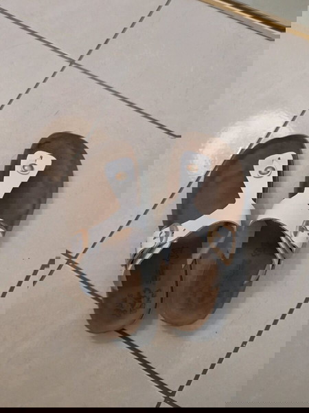 Λευκά πέδιλα