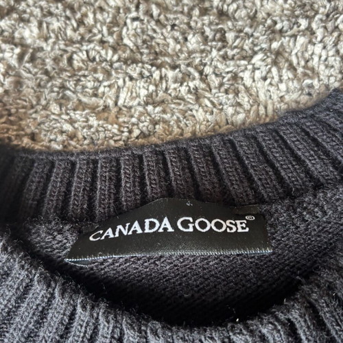 Canada Goose sweater like new, black, size S