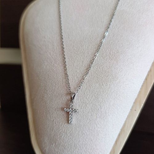 Cross necklace silver, like new condition