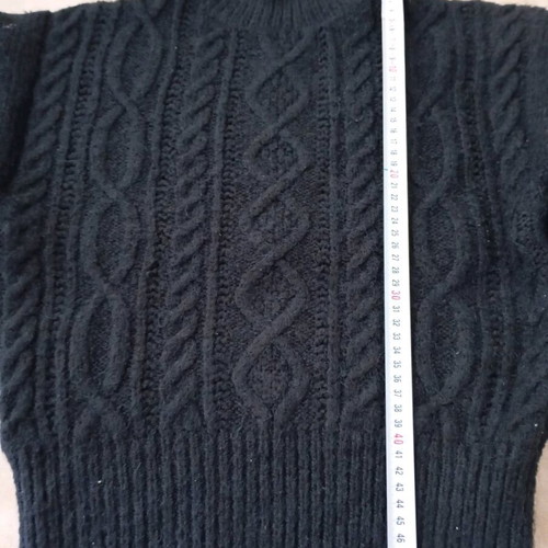 Knitted women's sweater black like new, one size