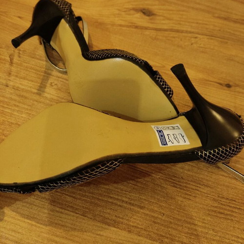 Slingback heel like new, size 38, black and gold