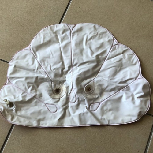 Inflatable pillow with suction cups like new