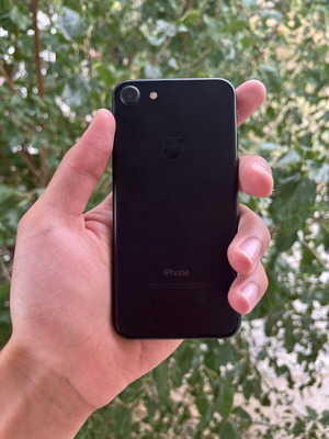 iPhone 7 unlocked 32GB used, Touch ID not working, black