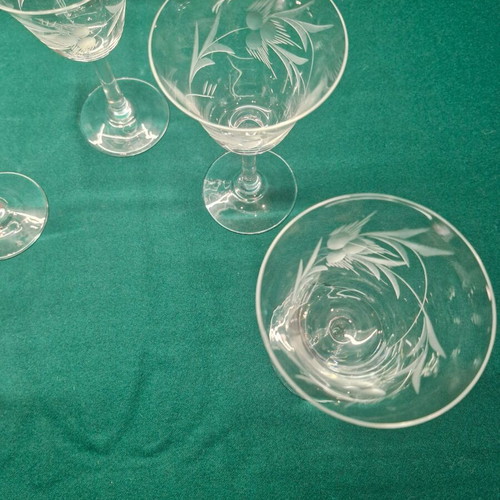 Stemmed wine glasses with engraved design, set of 5, like new