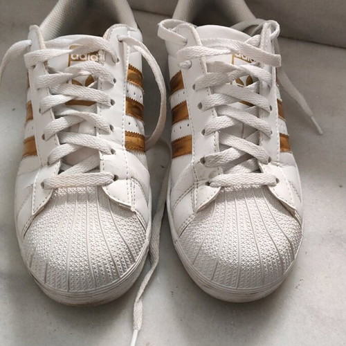 Athletic shoes used size 39 with gold details