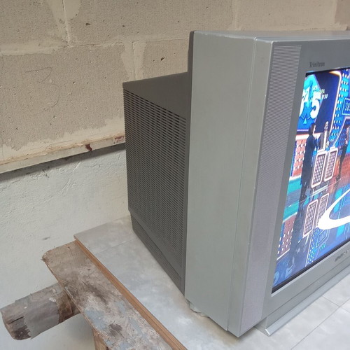 Sony Trinitron KV-25F X30 silver TV used, ideal for 1990s video games