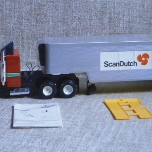 Freightliner Truck 1:25 new remote control with box and battery