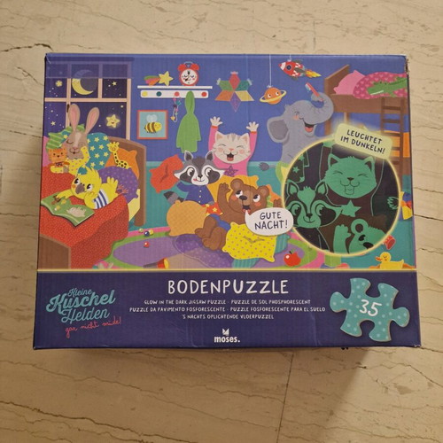 Puzzle with 35 large glow-in-the-dark pieces like new