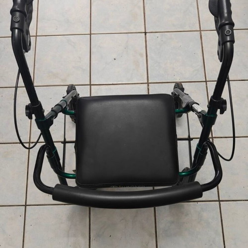 Walker with wheels Days 100 Series like new